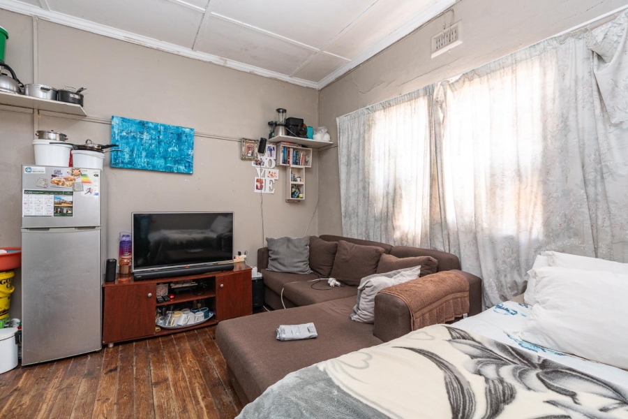8 Bedroom Property for Sale in Maitland Western Cape